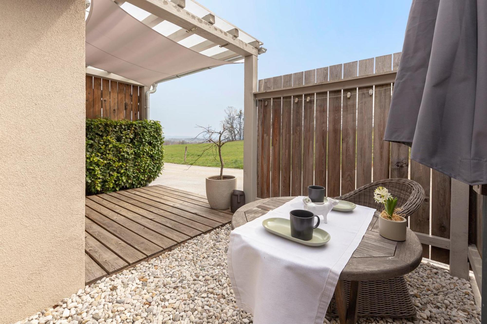 Garden Living Apartment Блед Екстериор снимка